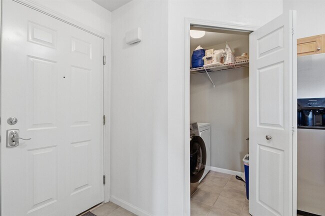 Foto del edificio - 2233 S Main St