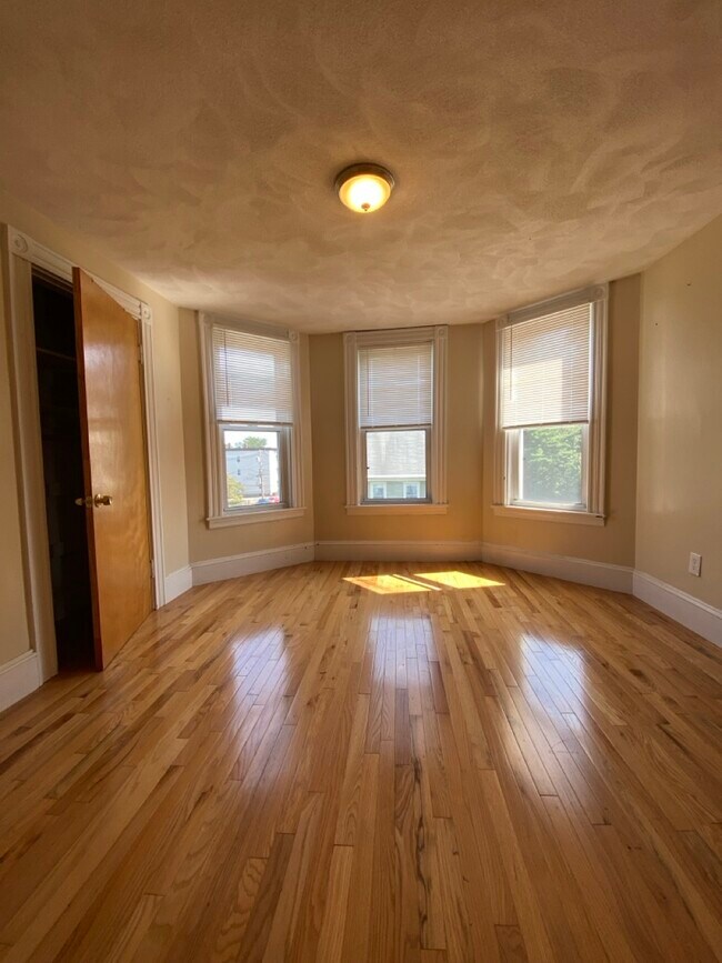Building Photo - 51 Aldie St