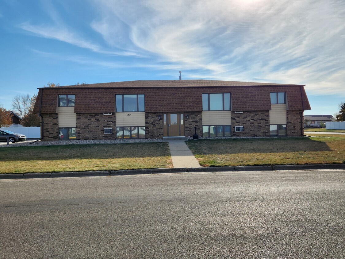 1217 32nd Ave SW Unit 7, Minot, ND 58701 Apartments in Minot, ND