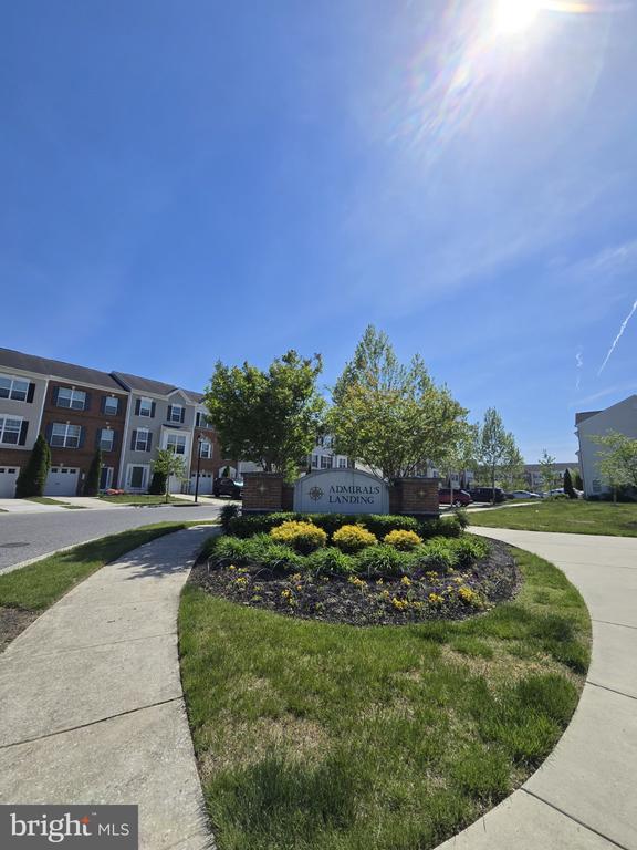 Foto del edificio - 7720 Village Park Dr