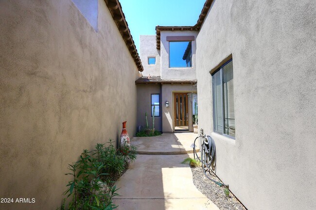 Foto del edificio - 9270 E Thompson Peak Pkwy