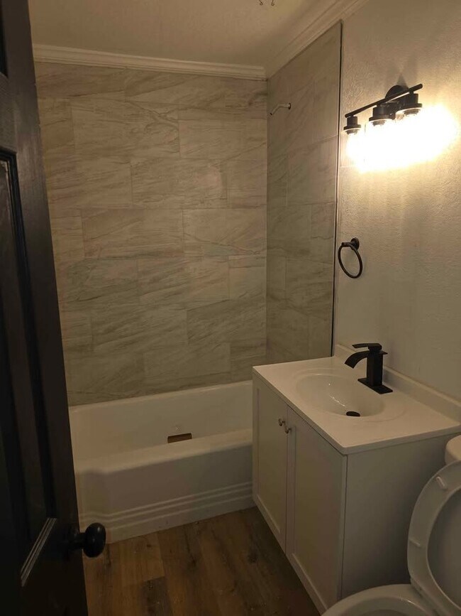 Foto del edificio - 11208 Applewood Dr