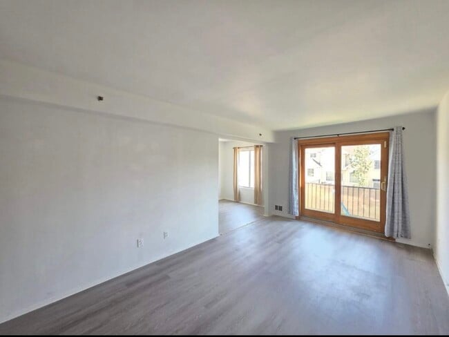 Building Photo - 20 Tappen Ct