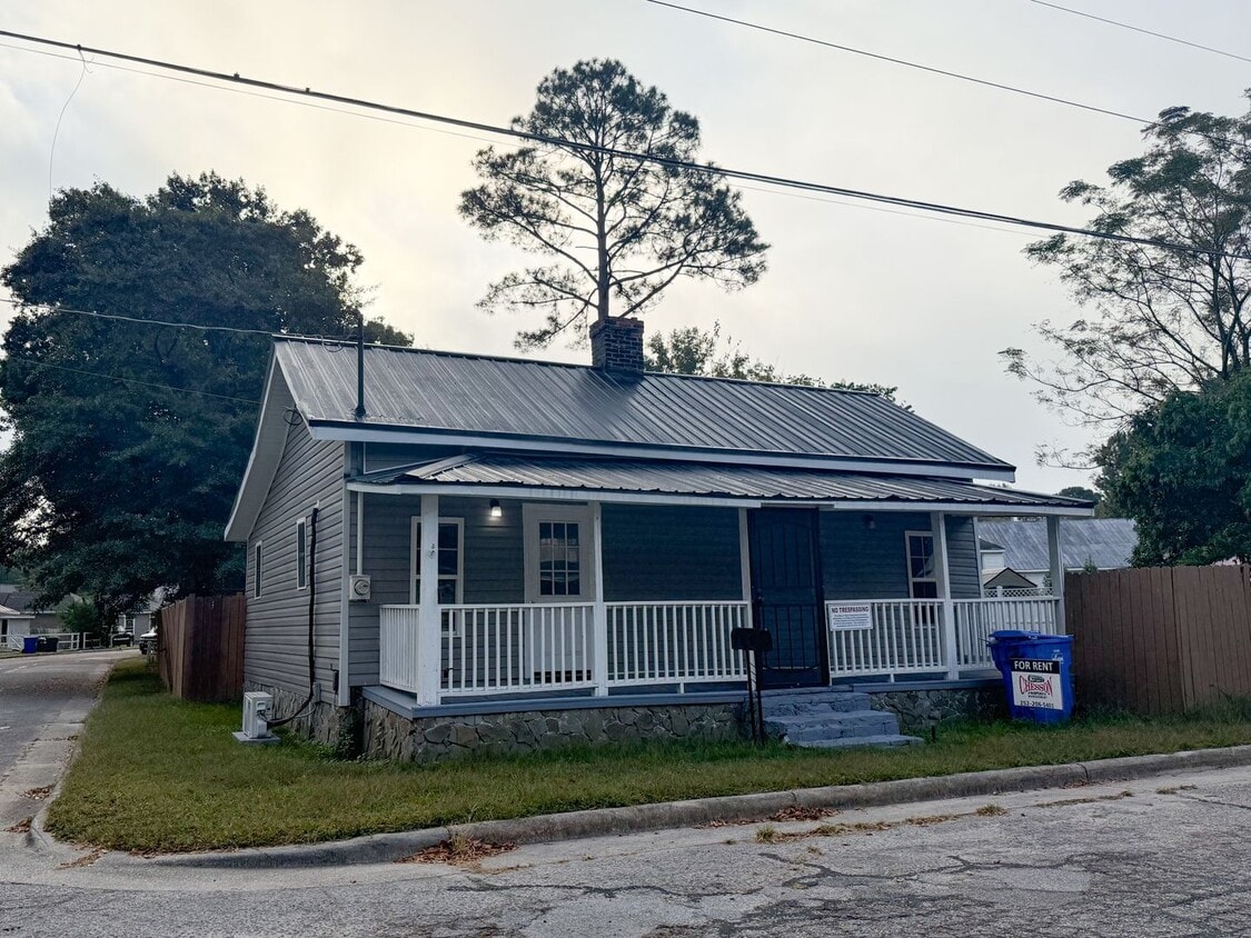 Primary Photo - 112 East St E