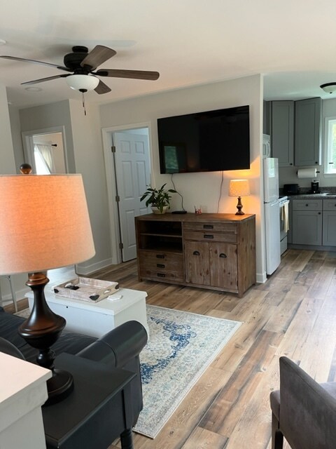 Living Room - 20505 Church St