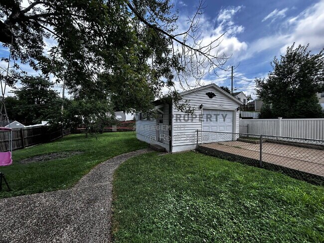 Foto del edificio - 10922 Juniper Ct