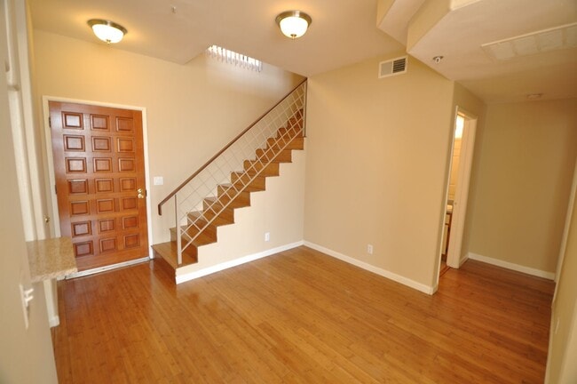 Building Photo - 425 N Alvarado St