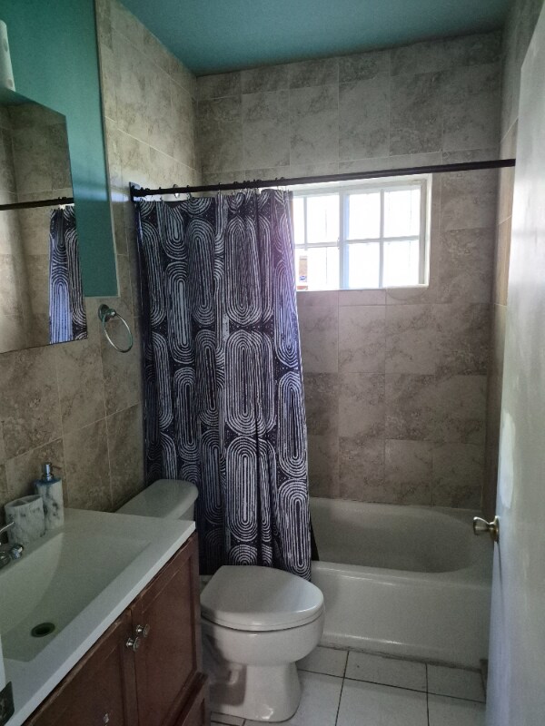 Foto del edificio - 1068 NW 31st St