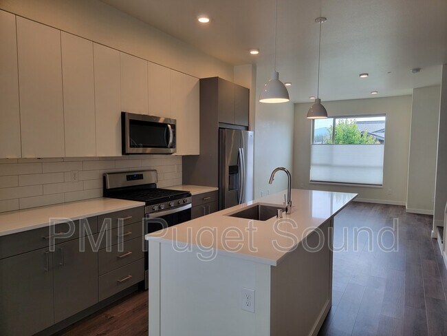 Building Photo - 32683 Madrona Ave SE