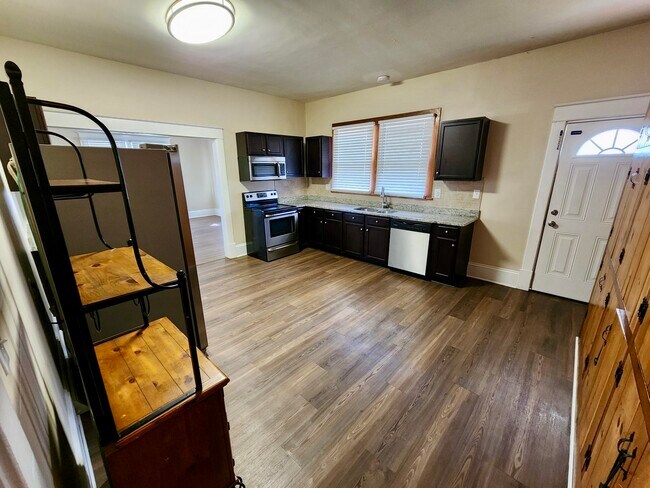 Cocina - 1628 S Main St