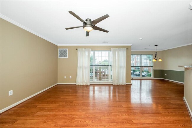 Building Photo - Excellent Elevator Condo for Lease