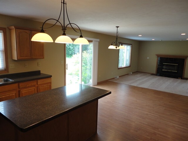 Building Photo - 2455 Emslie Drive