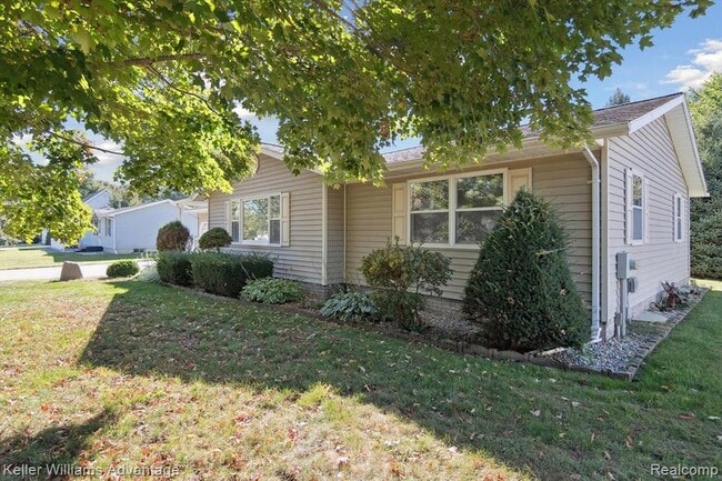 Foto del edificio - 245 Lynbrook Dr