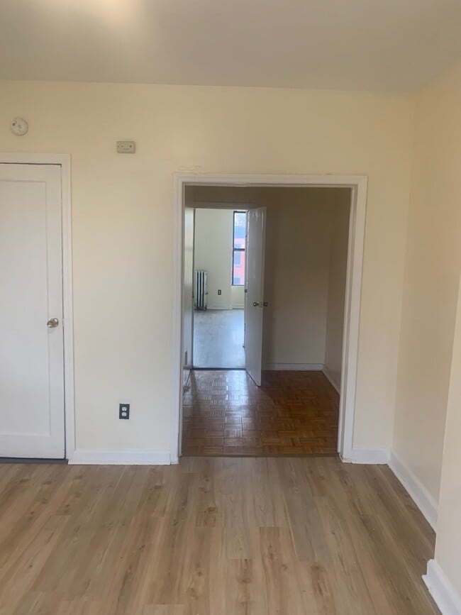 Building Photo - 463 Van Buren St