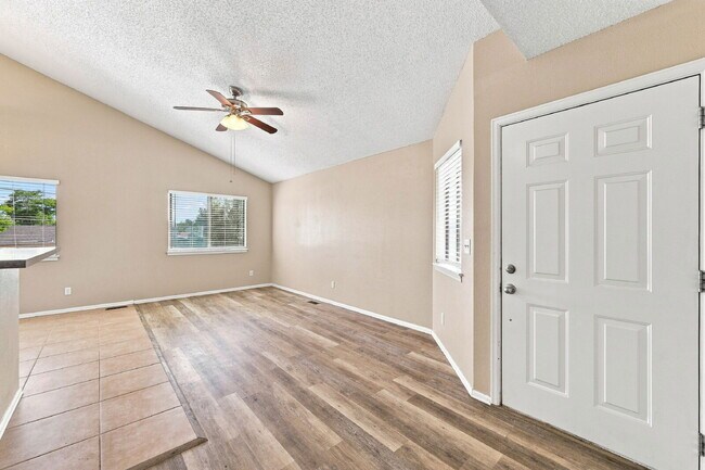 Foto del edificio - $2,400.95 with $300 Off the First Month's Rent - 3 Beds, 3 Bath, Single Family Home with Solar Pa...