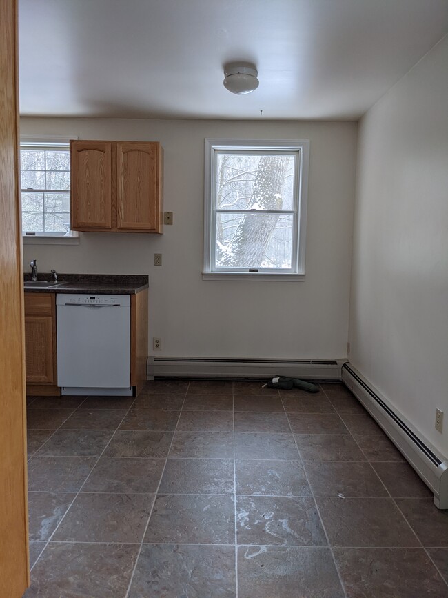 Dining Area - 145 Buffam Rd