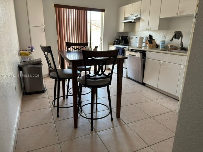 Foto del edificio - 6962 NW 179th St