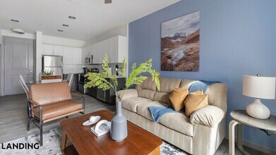 Building Photo - 1001 S Center St