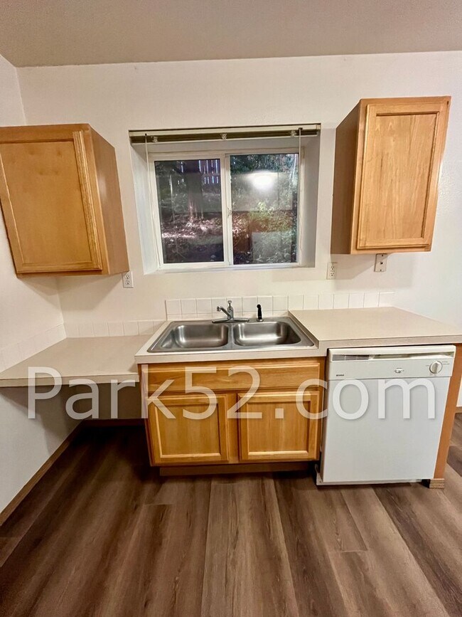 Building Photo - 1 Bedroom 1 Bathroom Ground Floor Bonney Lake Condo