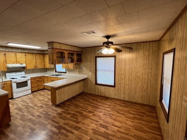 Building Photo - Adorable 2B/2B Home Available