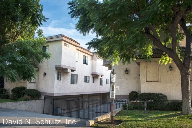 Building Photo - 1324 Elm Ave