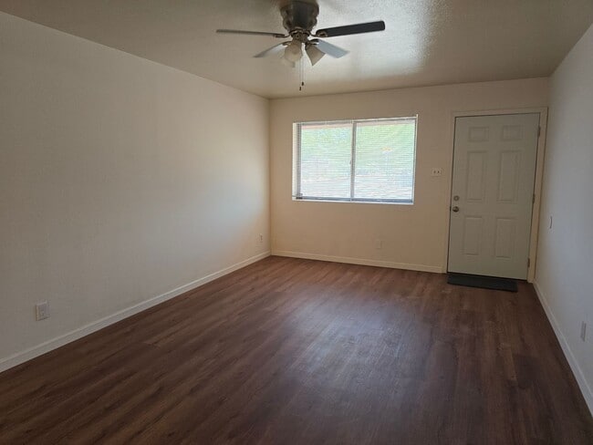 Building Photo - Beautiful 5 bedroom and 2 bath home in Pho...