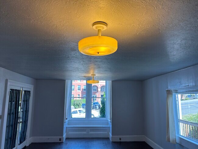 Window seat - 637 16th St