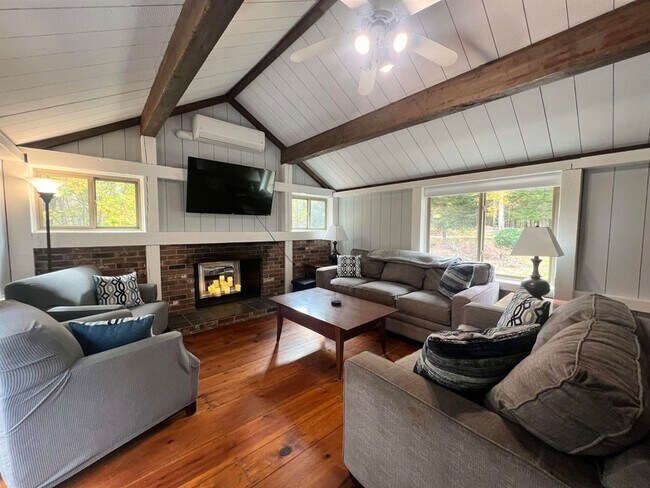 Foto del edificio - 112 Greensward Dr