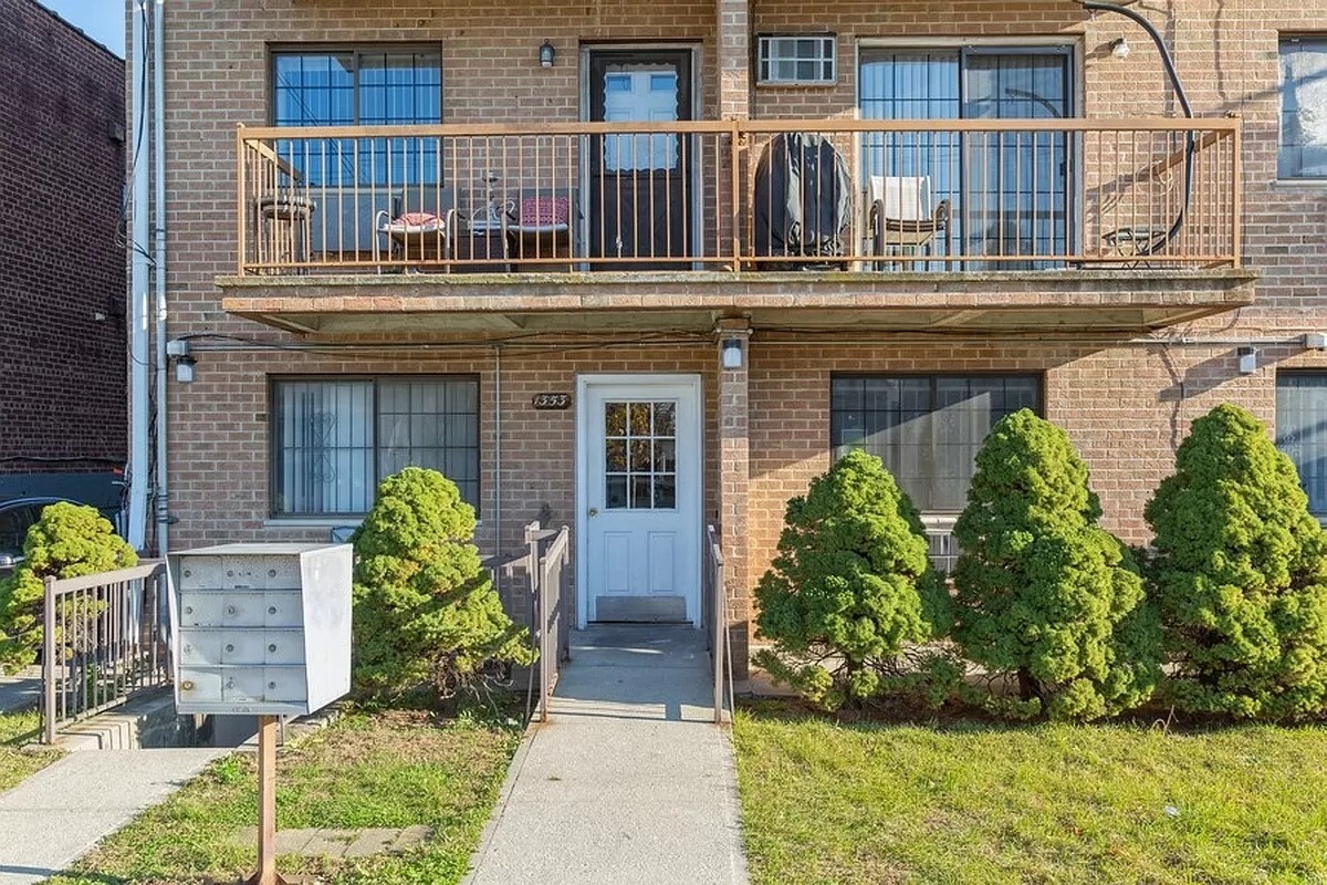 Foto principal - 1353 E 91st St