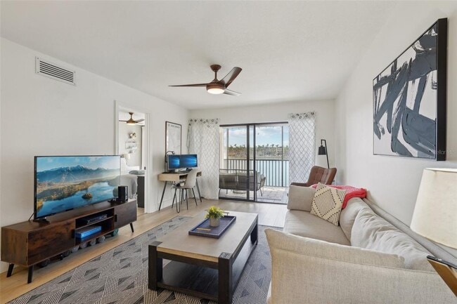 Building Photo - 6277 Bahia Del Mar Blvd S