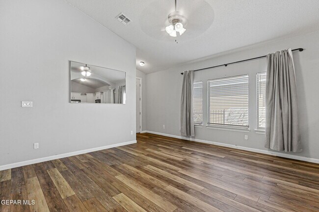 Foto del edificio - 7213 Copper Trail Ave