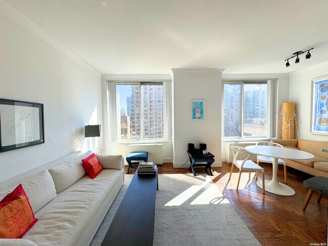 Foto del edificio - 200 Riverside Blvd
