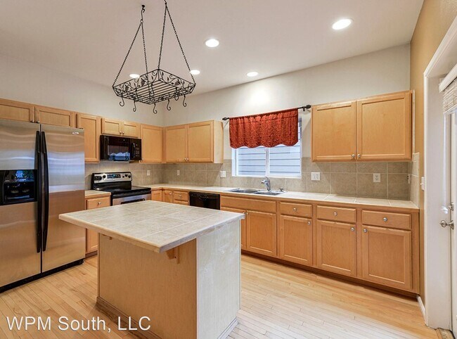 Building Photo - 3 br, 2.5 bath House - 16153 Parkside Way SE