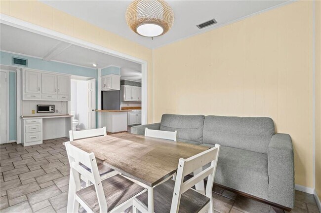 Foto del edificio - 745 Westmoreland Dr E