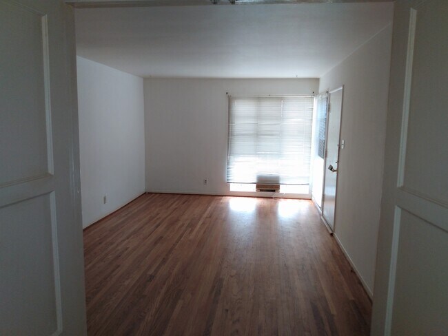 Living room 1 - 4503 Fulton Ave