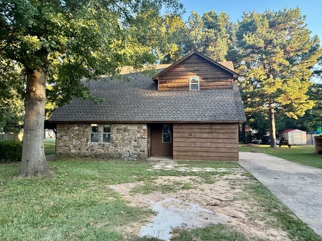 Building Photo - 92 Sycamore Cir