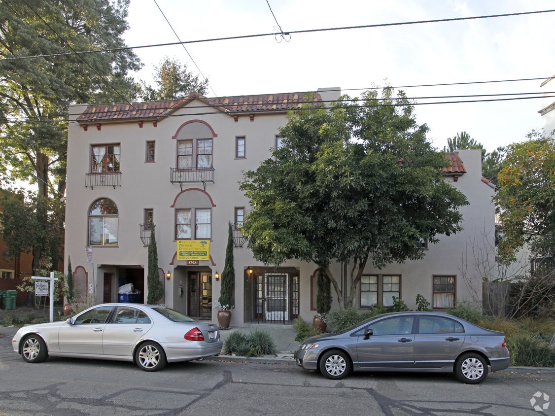 Building Photo - 1205 Benton St