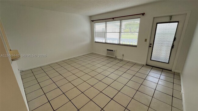 Building Photo - 306 Newport T