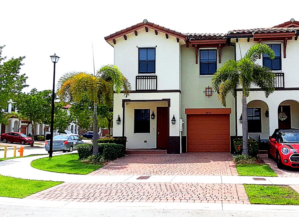 8836 NW 102nd Pl, Doral, FL 33178 Townhome Rentals in Doral FL