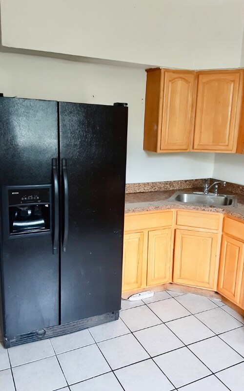 Building Photo - 144 Mapes Ave