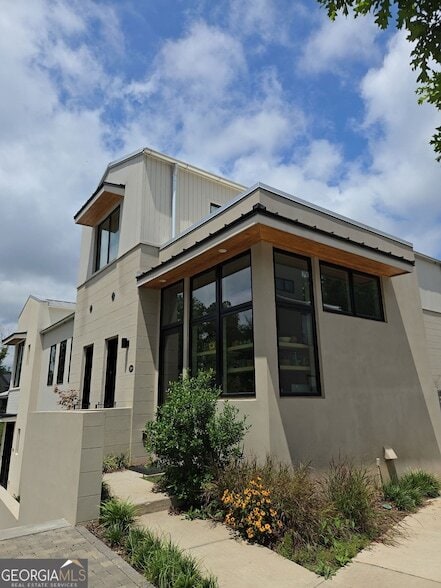 Building Photo - 1190 Mado Lp