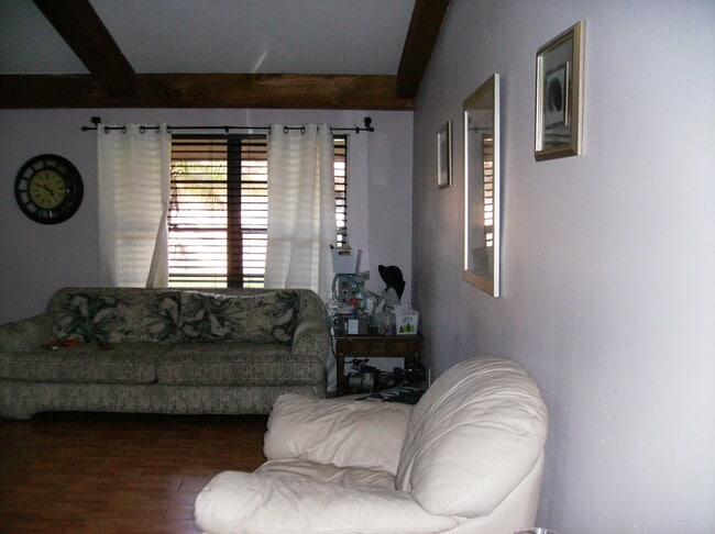 Foto del edificio - 2704 Ida Way