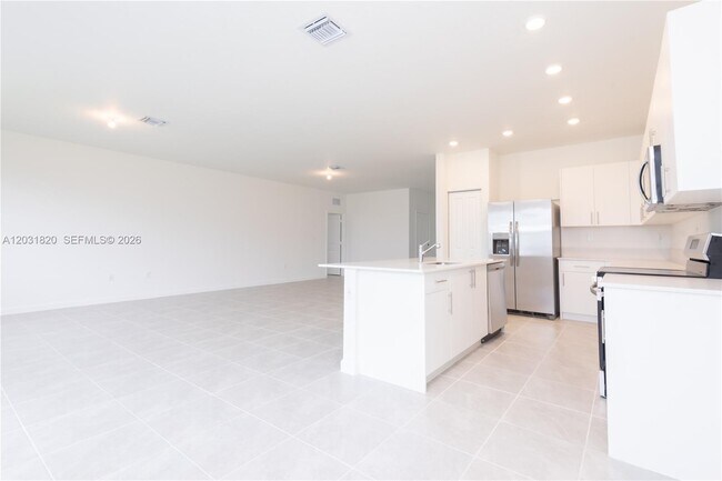 Foto del edificio - 2636 SE 8th Ct