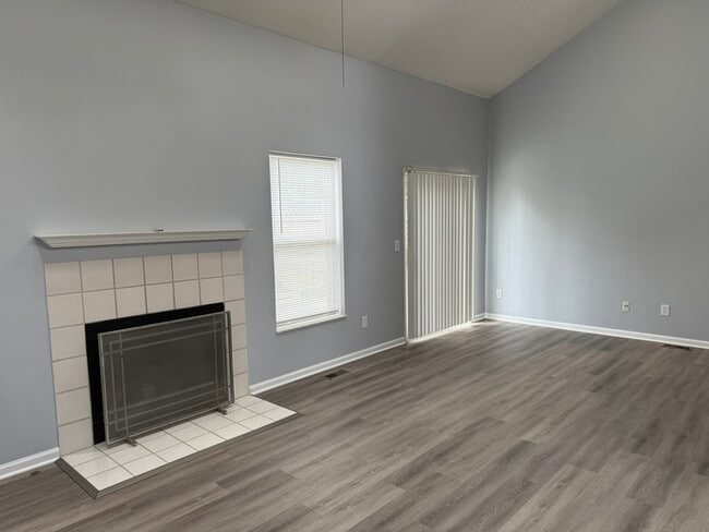 Building Photo - Updated 3 Bed, 2.5 Bath Home