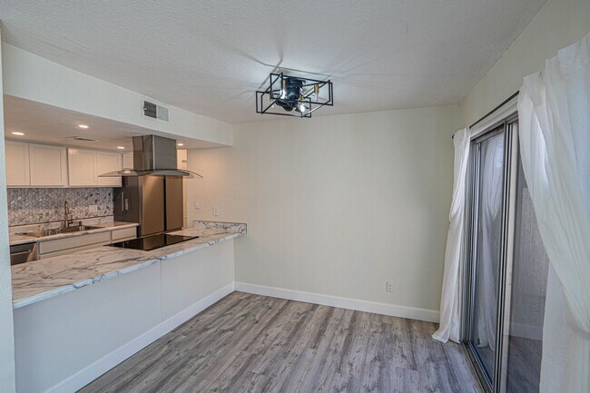 Foto del edificio - Cozy Upgraded Bungalow in Scottsdale – A M...