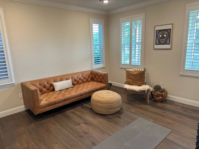 Building Photo - Victorian waterfront gem in the coveted Pr...