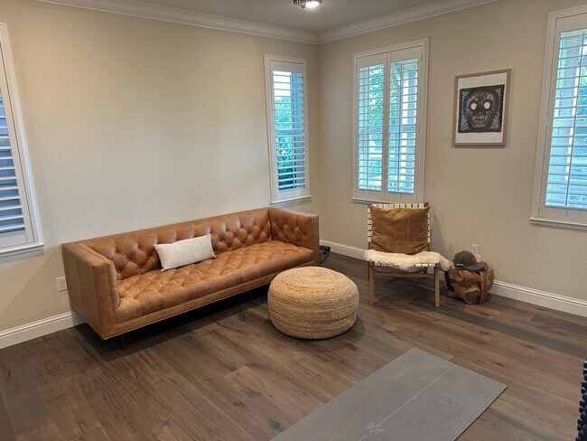 Foto del edificio - Victorian waterfront gem in the coveted Pr...