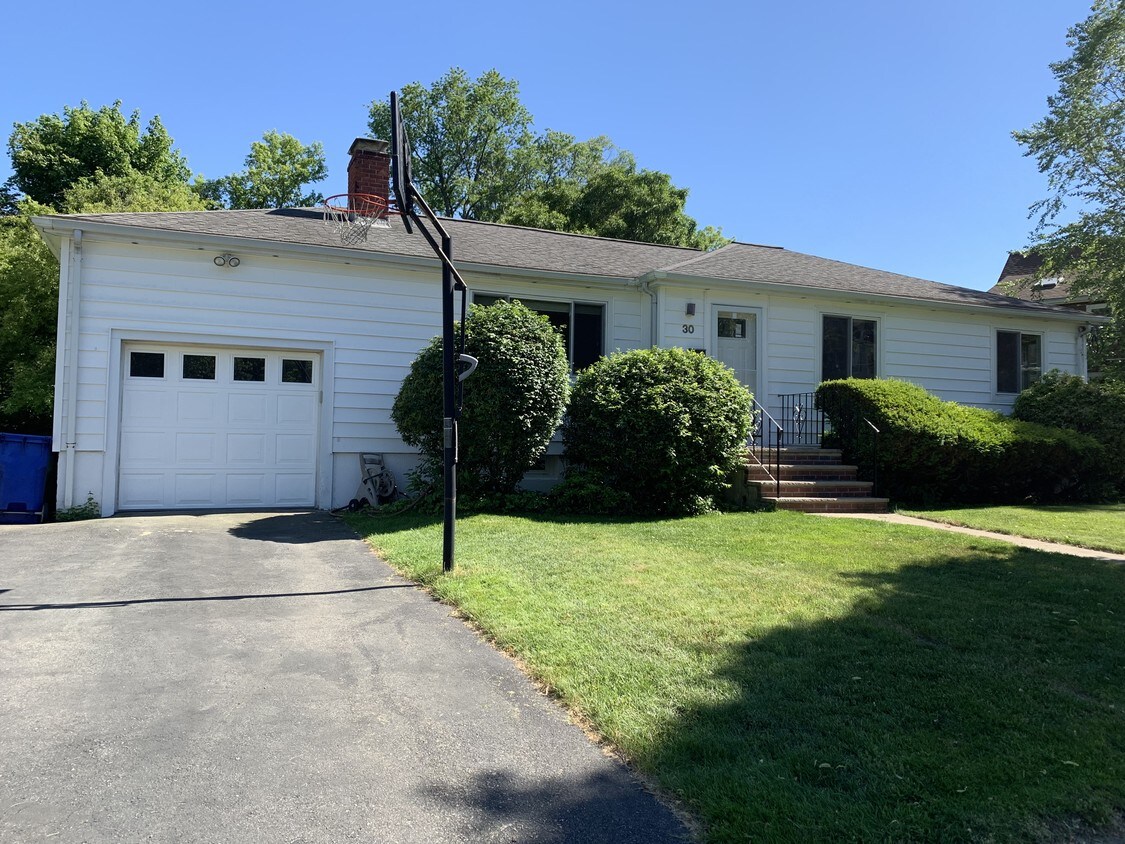 30 Selwyn Rd, Newton, MA 02461 House for Rent in Newton, MA