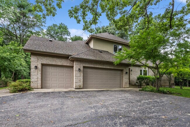 Building Photo - 310 Belle Foret Dr