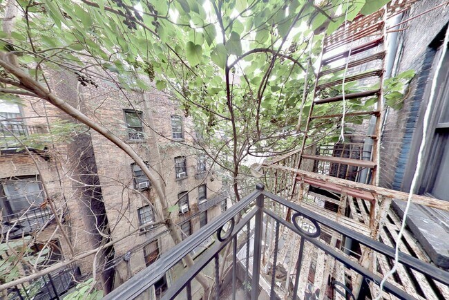 Building Photo - 436 W 52nd St